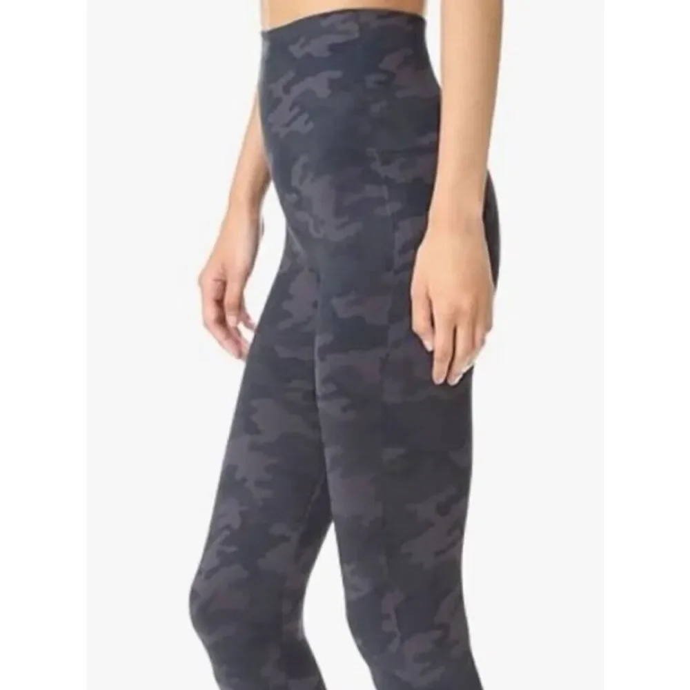 SPANX Black Camo High-Rise Compression Leggings size large